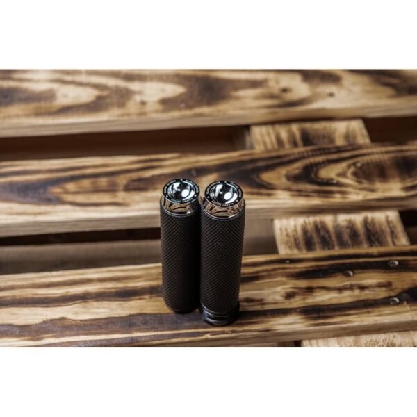 599475bk_1742205766-ul0ezgvv-large Rough Crafts, karhennetut kumiset kahvat. Kromi